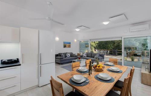 Amazing Home In Zestilac With 2 Bedrooms