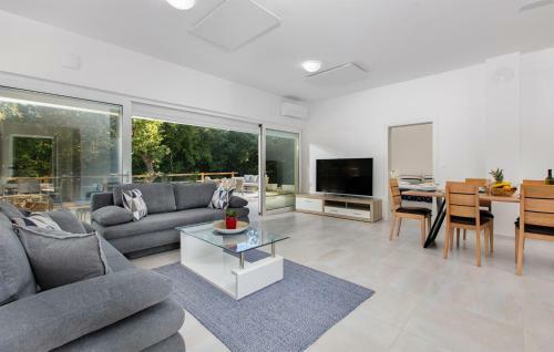 Amazing Home In Zestilac With 2 Bedrooms