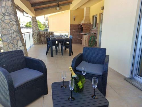 Hostal Room In Villa - 4 Bedroom House With Private Pool