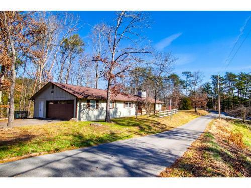 Crestview Retreat - Mountain View, Fire Pit, Grill