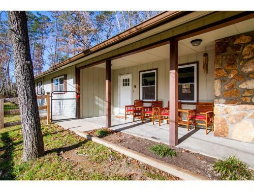 Crestview Retreat - Mountain View, Fire Pit, Grill