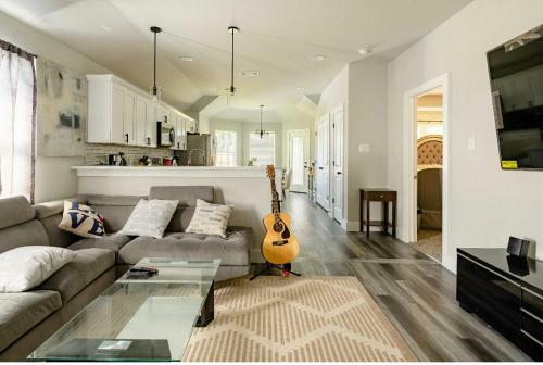 Master Bedroom Suite In A Shared House Near Downtown Dallas