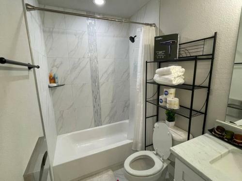 Master Bedroom Suite In A Shared House Near Downtown Dallas
