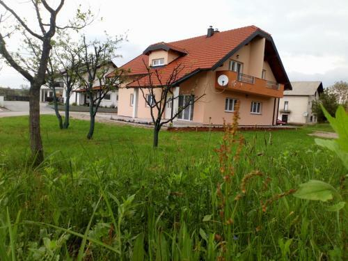 Hostal Neda Holiday House