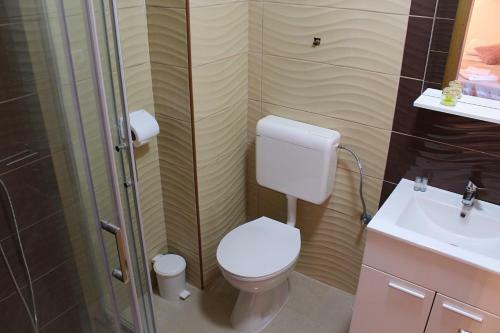 Hostal Neda Holiday House