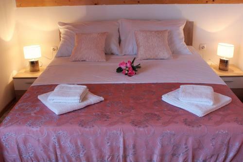 Hostal Neda Holiday House