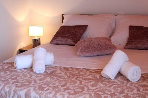 Hostal Neda Holiday House