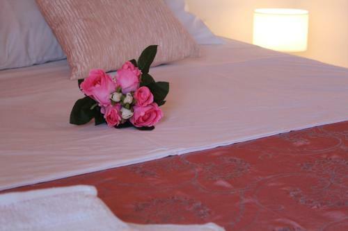 Hostal Neda Holiday House