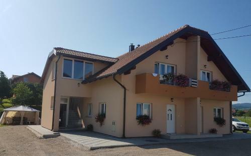 Hostal Neda Holiday House
