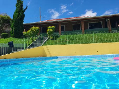 Ch�cara Com Piscina Aquecida- Perd�es