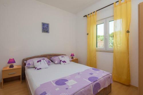 Holiday House With A Swimming Pool Rogac, Solta - 16444