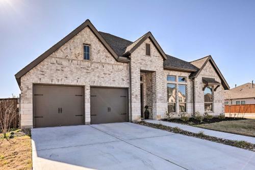 Artsy Manor Home With Yard - 15 Mi To Austin!