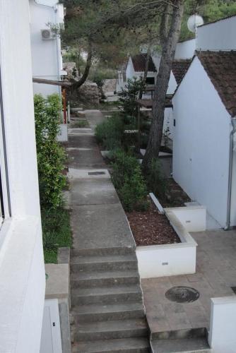Apartments By The Sea Necujam, Solta - 17459