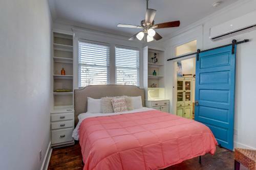 Galveston Full Of Charm! Just Two Blocks From Beach
