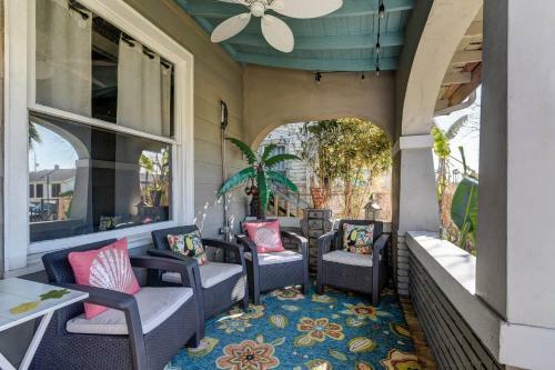 Galveston Full Of Charm! Just Two Blocks From Beach