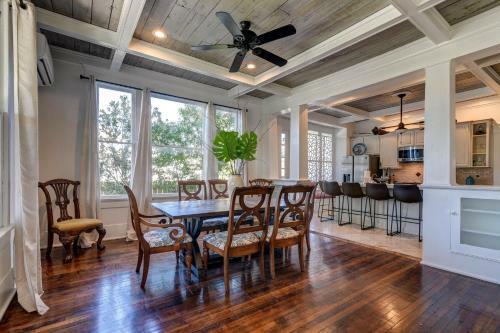 Galveston Full Of Charm! Just Two Blocks From Beach