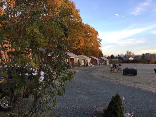 Valley Brook Cottages And Cabins