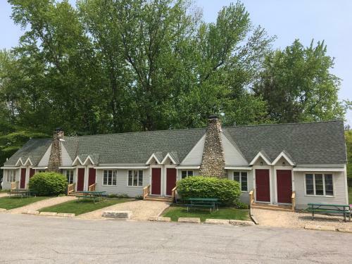 Gilcrest Cottages And Motel