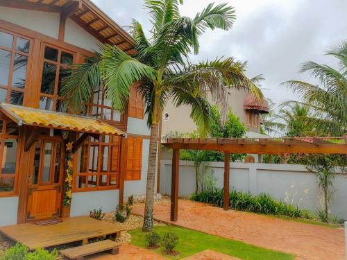 Casa Com Piscina, Bem Localizada