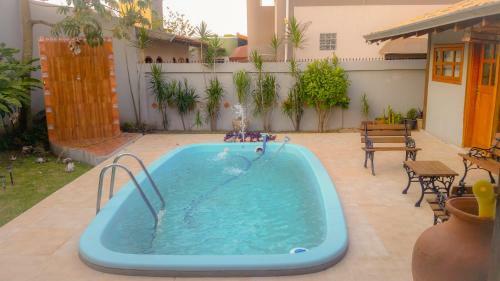 Casa Com Piscina, Bem Localizada