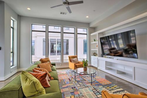 Bright And Airy Houston Townhome About 3 Mi To Dtwn