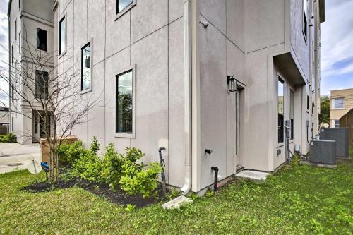 Bright And Airy Houston Townhome About 3 Mi To Dtwn