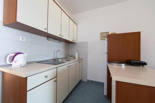 Apartments By The Sea Igrane, Makarska - 18069