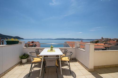 Apartments By The Sea Igrane, Makarska - 18069