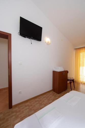 Apartments By The Sea Igrane, Makarska - 18069
