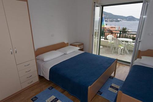 Apartments By The Sea Igrane, Makarska - 17292