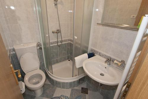 Apartments By The Sea Igrane, Makarska - 17292