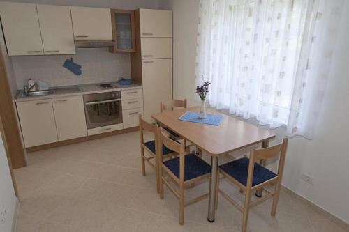 Apartments By The Sea Igrane, Makarska - 17292