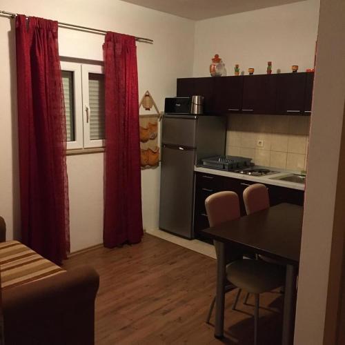 Apartments By The Sea Igrane, Makarska - 18405