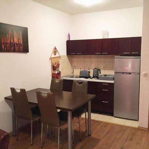 Apartments By The Sea Igrane, Makarska - 18405