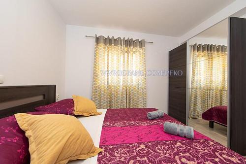 Apartments By The Sea Igrane, Makarska - 18405