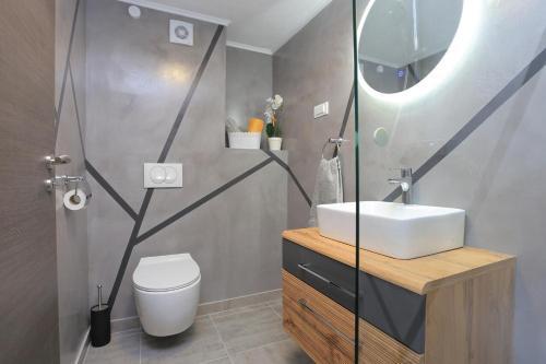 Apartments By The Sea Igrane, Makarska - 18405