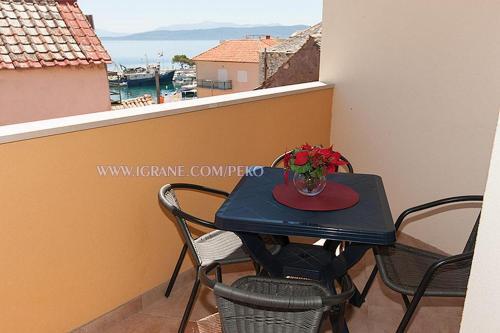 Apartments By The Sea Igrane, Makarska - 18405