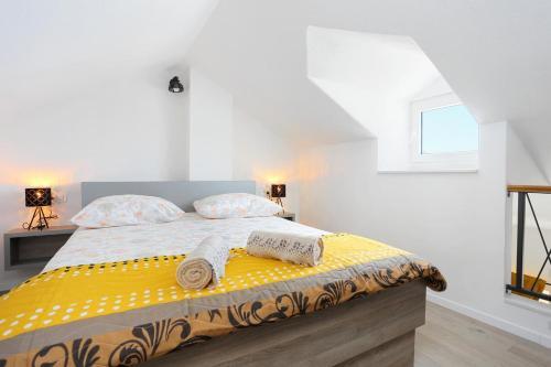 Apartments By The Sea Igrane, Makarska - 18405