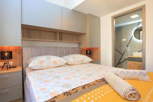 Apartments By The Sea Igrane, Makarska - 18405