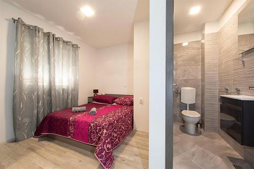 Apartments By The Sea Igrane, Makarska - 18405