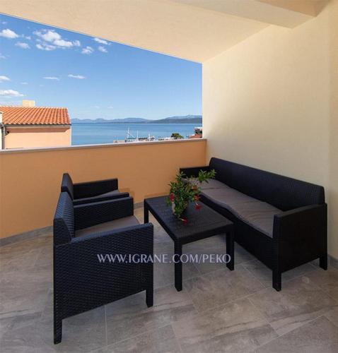 Apartments By The Sea Igrane, Makarska - 18405