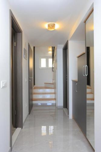 Apartments By The Sea Igrane, Makarska - 18405