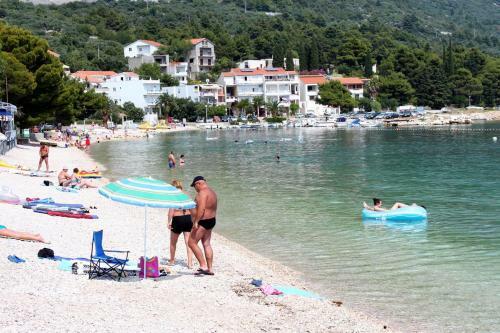 Apartments By The Sea Igrane, Makarska - 18405