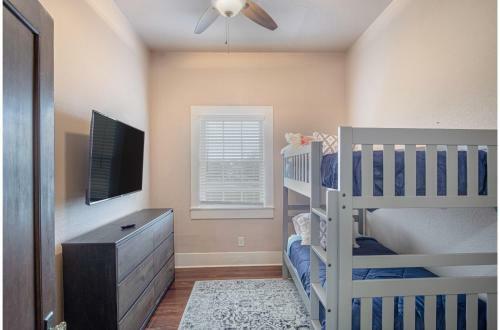 Beautiful Craftmans 4br2,5ba Home Near Downtown