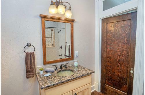Beautiful Craftmans 4br2,5ba Home Near Downtown