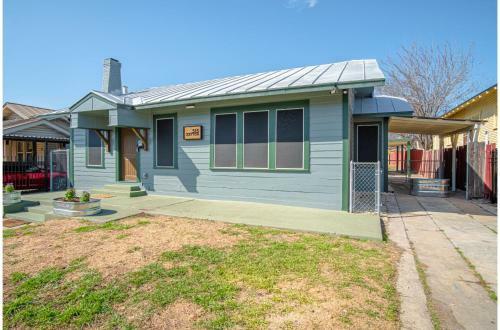 Vibrant Fully Gated 2br2ba 4 Mins From Downtown