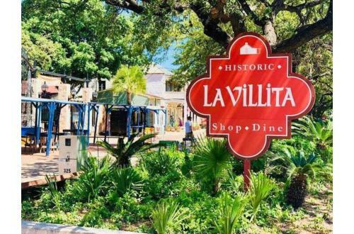 Vibrant Fully Gated 2br2ba 4 Mins From Downtown