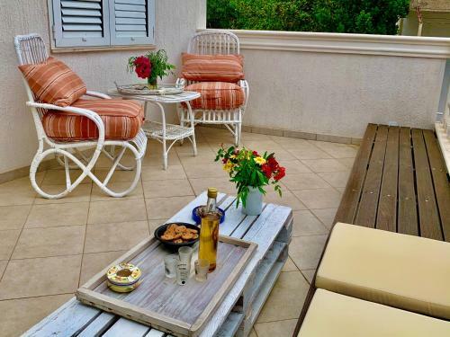 Grebastica Beachfront Apartment