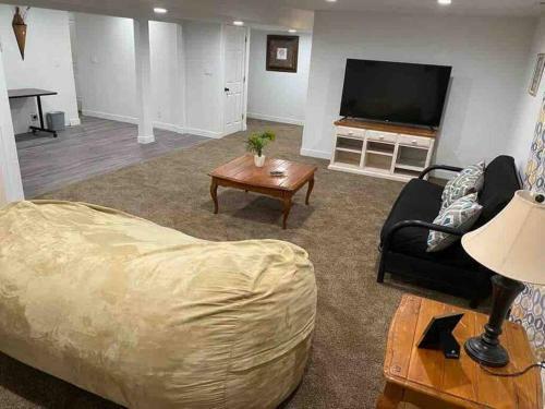 Modern 7 Bedroom 4 Bathroom Home Tooele 16 Guests