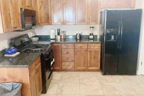 Modern 7 Bedroom 4 Bathroom Home Tooele 16 Guests